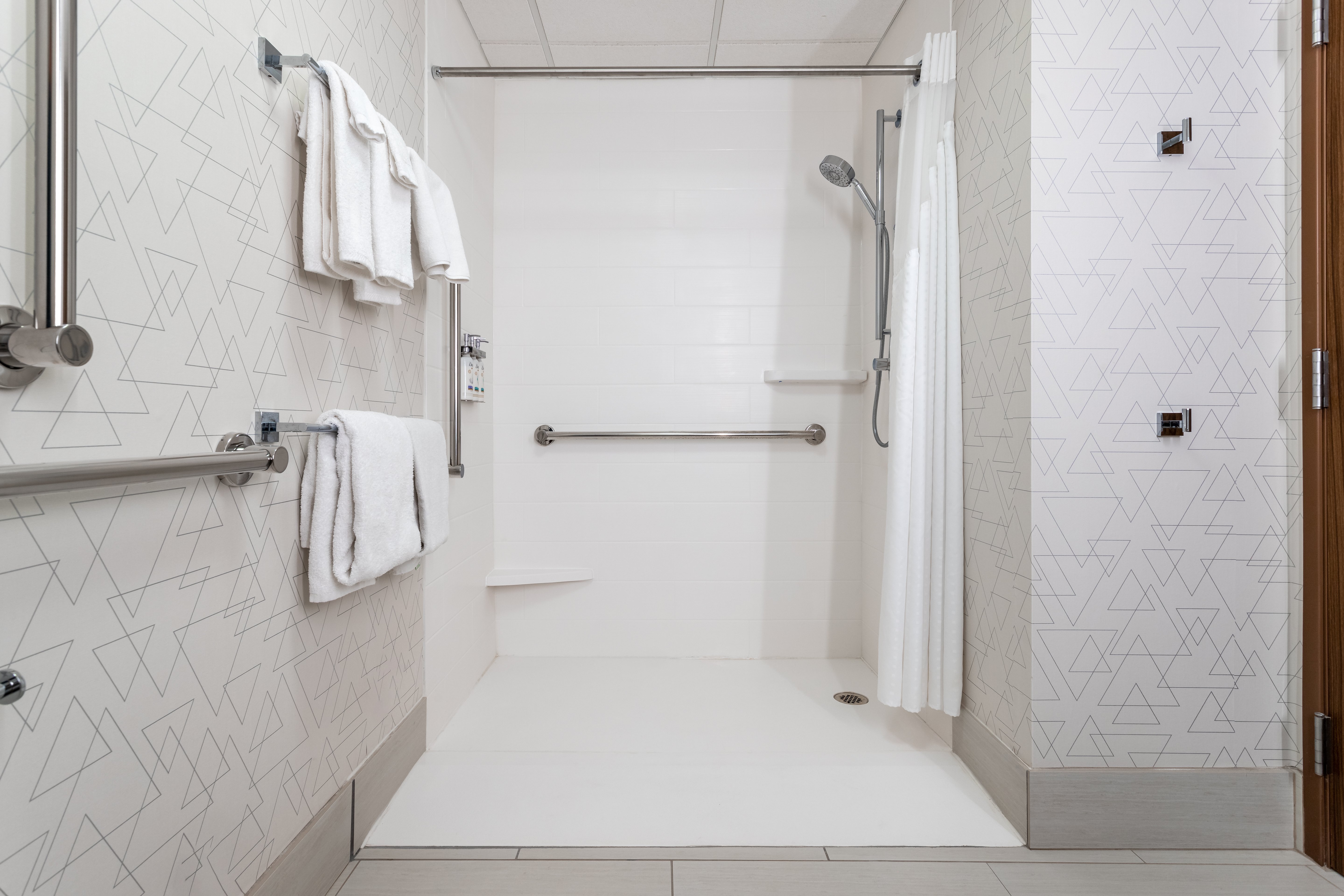 holiday inn express and suites vadnais heights by ihg
