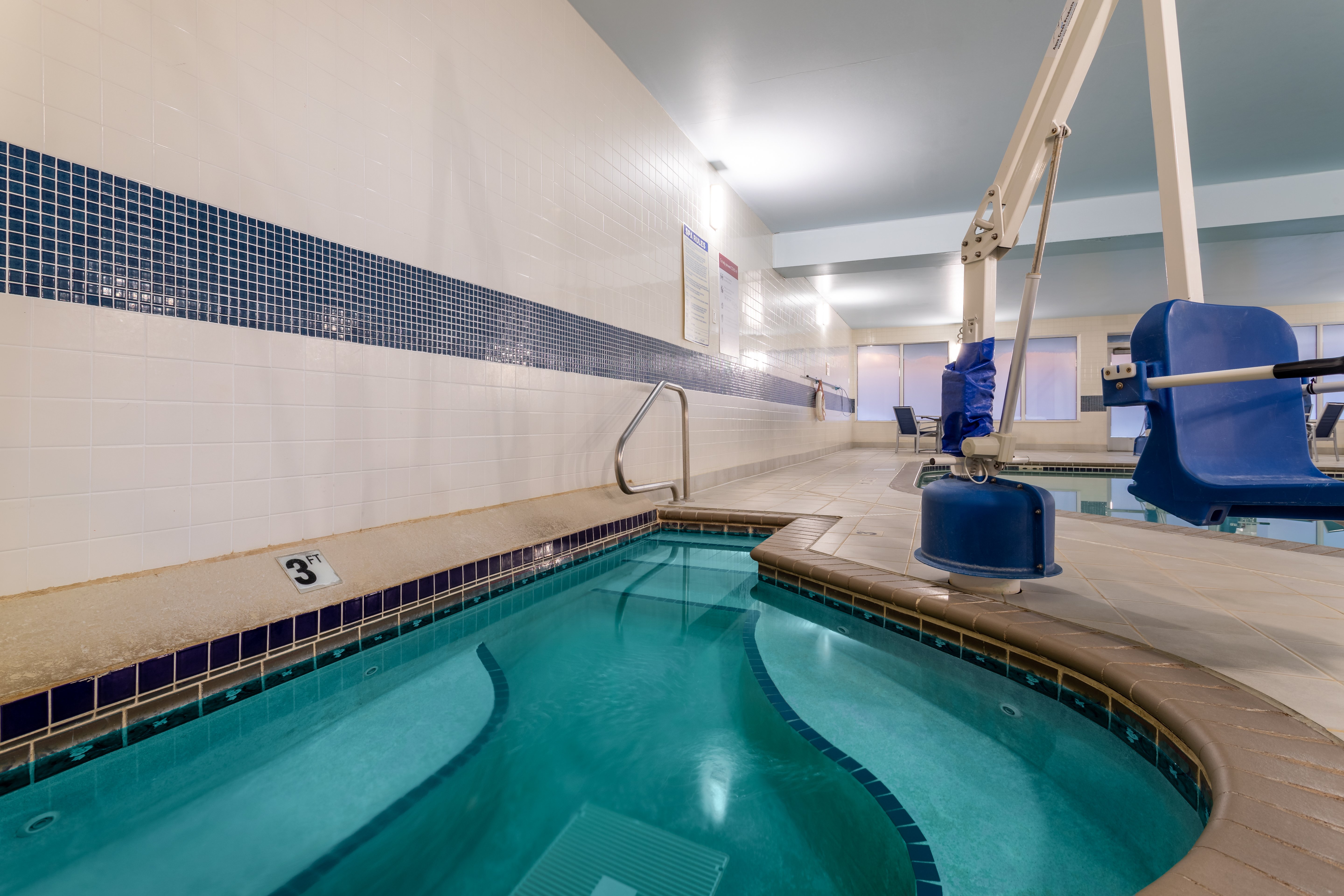 holiday inn express and suites vadnais heights by ihg