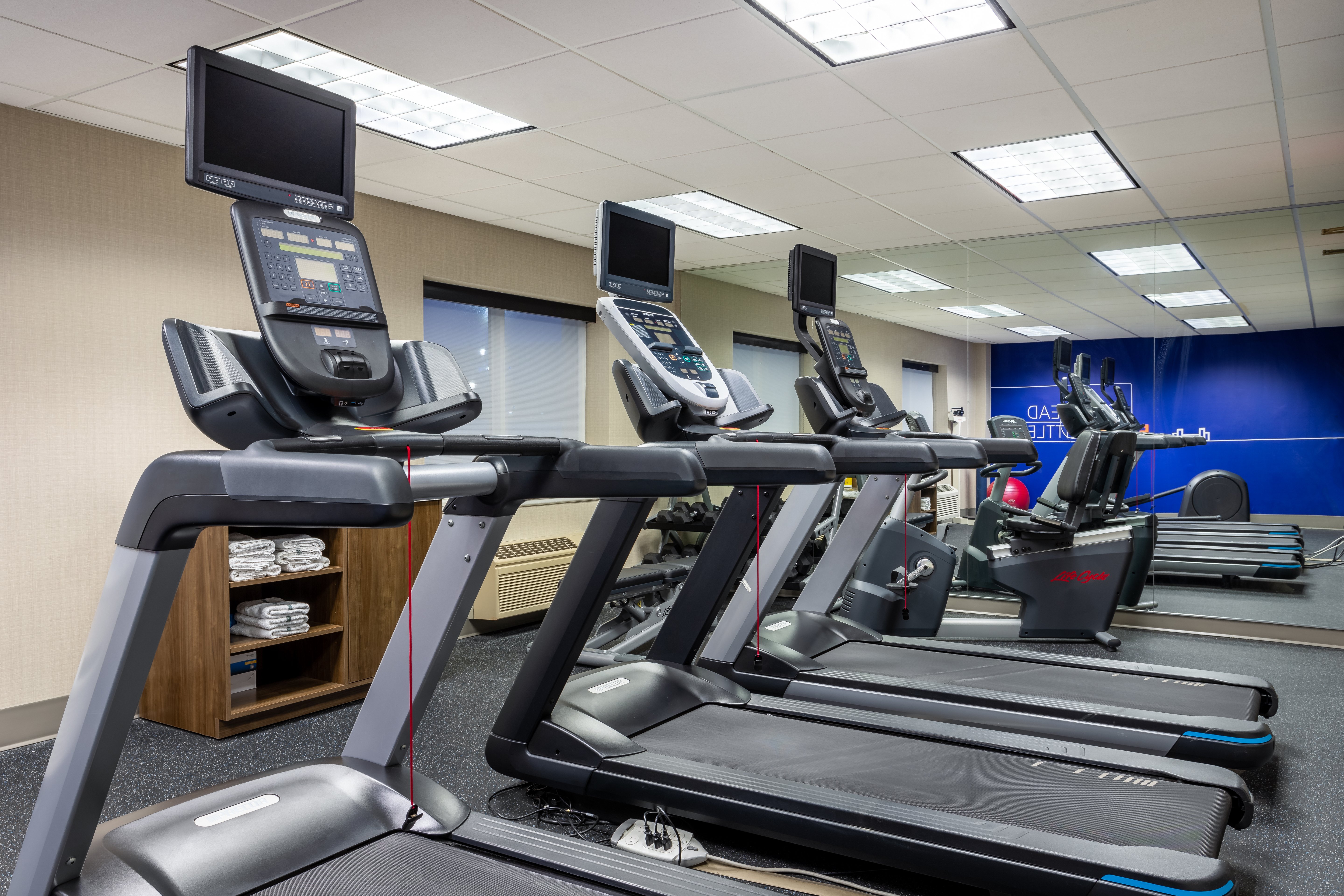 holiday inn express and suites vadnais heights by ihg