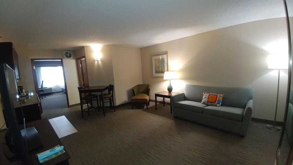 holiday inn express and suites vadnais heights by ihg