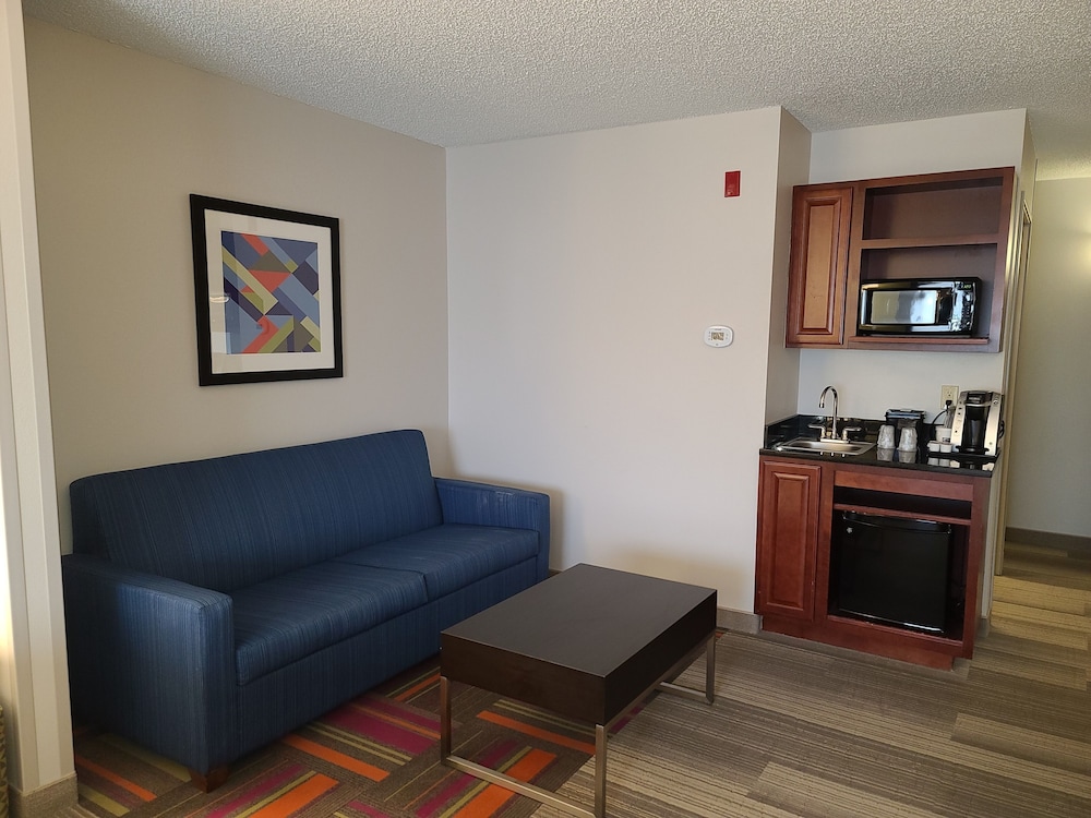 holiday inn express and suites vadnais heights by ihg