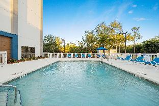 Hampton Inn Tampa-Veterans Expwy (Airport North),Egypt Lake-Leto>>Beach Walk,3 star
