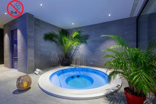 hotel lescale piscine and spa