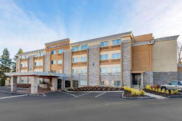 comfort inn and suites tigard near washington square