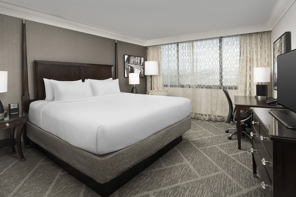 crowne plaza portland downtown convention center by ihg