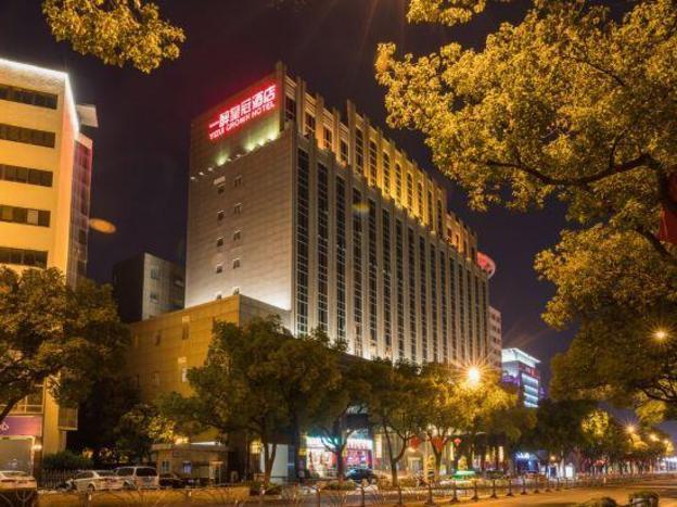 yizui crown hotel