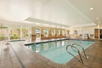 fairfield inn and suites by marriott lake oswego