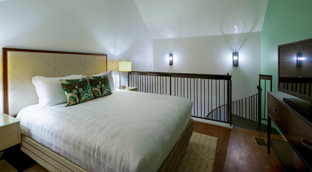 hotel indigo savannah historic district by ihg
