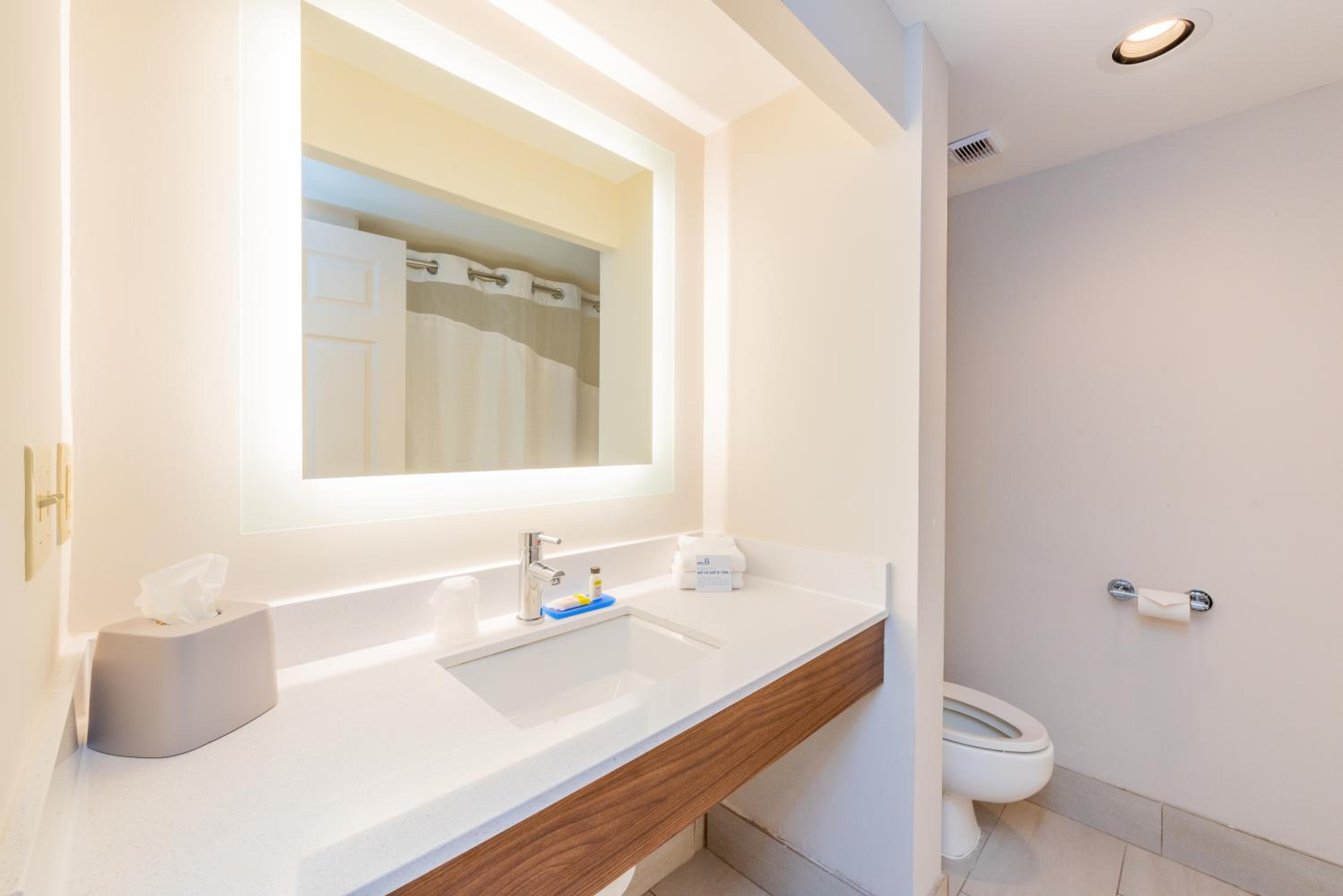 holiday inn express and suites bradenton west by ihg