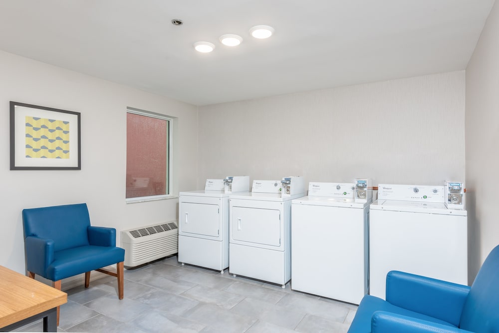 holiday inn express and suites bradenton west by ihg