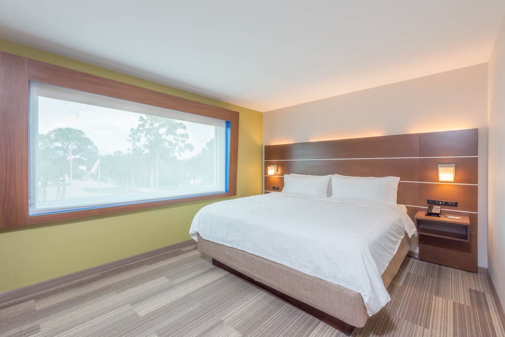holiday inn express and suites bradenton west by ihg