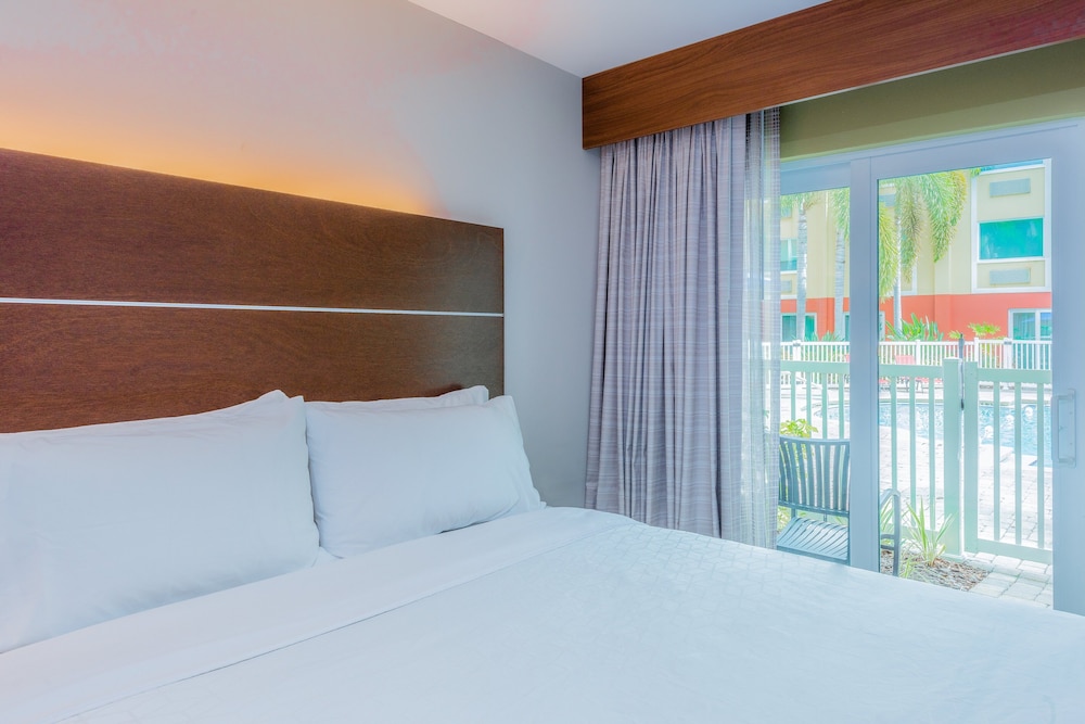 holiday inn express and suites bradenton west by ihg