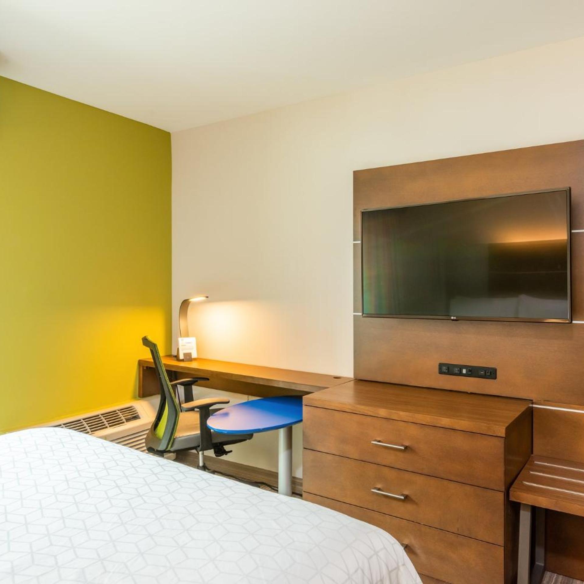holiday inn express and suites bradenton west by ihg