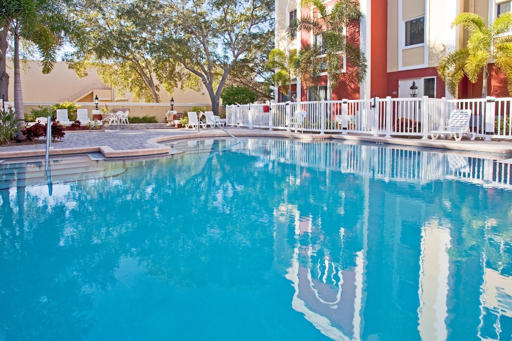 holiday inn express and suites bradenton west by ihg