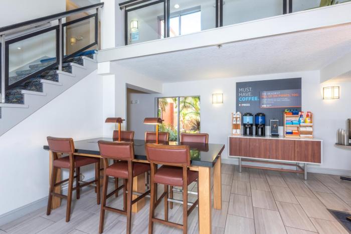 holiday inn express and suites bradenton west by ihg