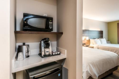 holiday inn express and suites bradenton west by ihg