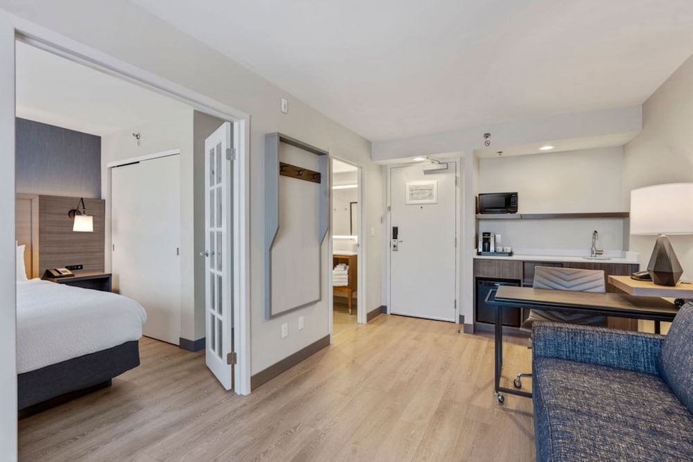 holiday inn hotel and suites ottawa kanata by ihg