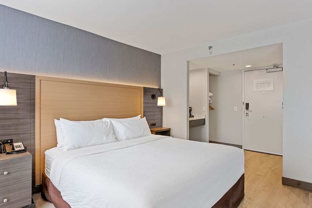 holiday inn hotel and suites ottawa kanata by ihg