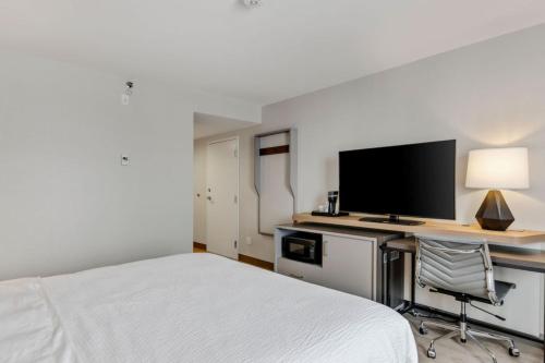 holiday inn hotel and suites ottawa kanata by ihg