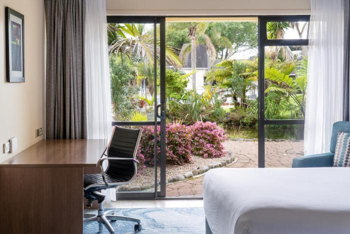 holiday inn auckland airport by ihg
