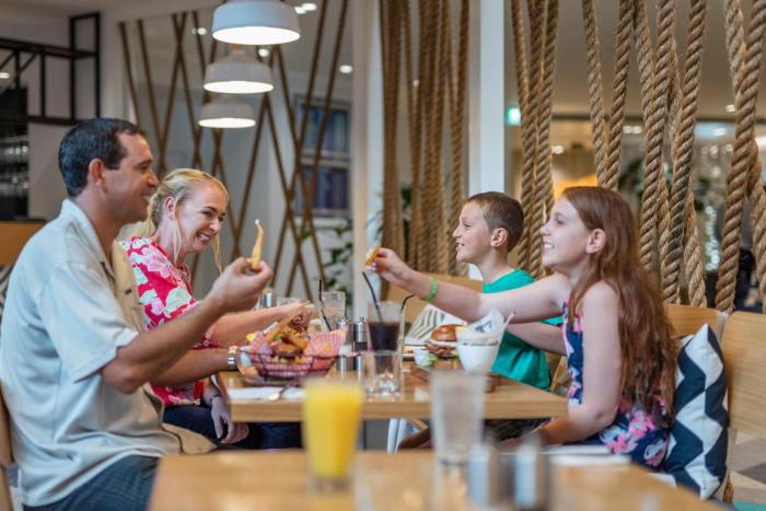 holiday inn auckland airport by ihg