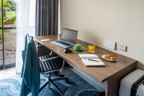 holiday inn auckland airport by ihg