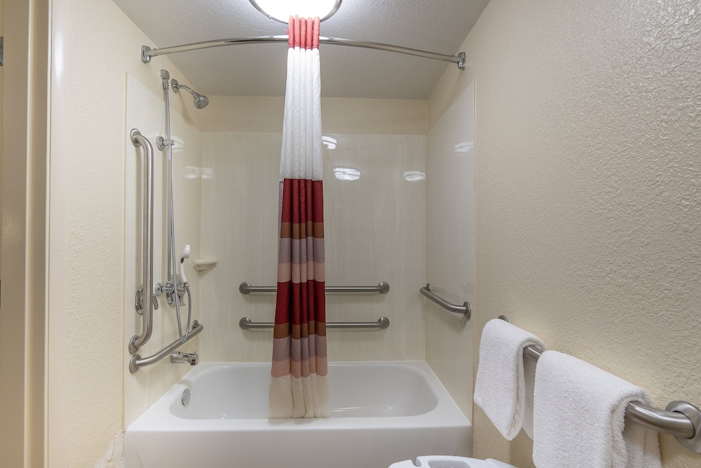 red roof inn memphis east