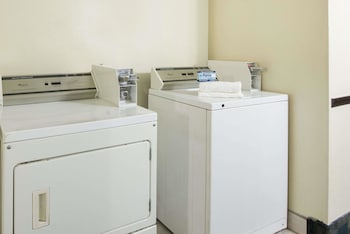 Super 8 By Wyndham New Castle,New Castle>>Delaware,2 star
