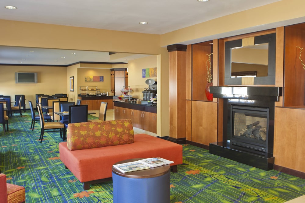 fairfield inn and suites by marriott champaign
