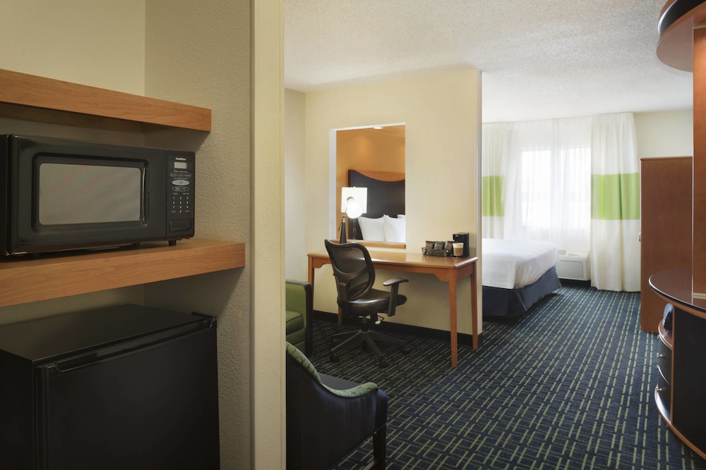 fairfield inn and suites by marriott champaign