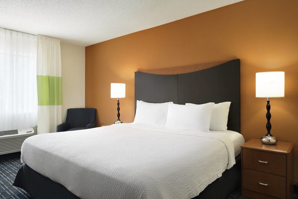 fairfield inn and suites by marriott champaign
