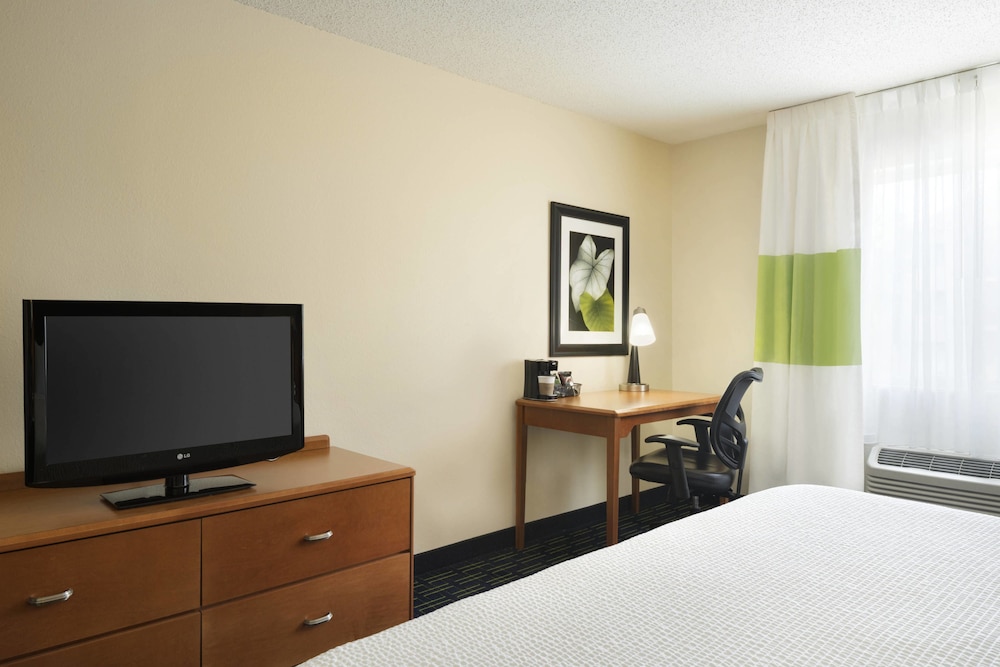 fairfield inn and suites by marriott champaign