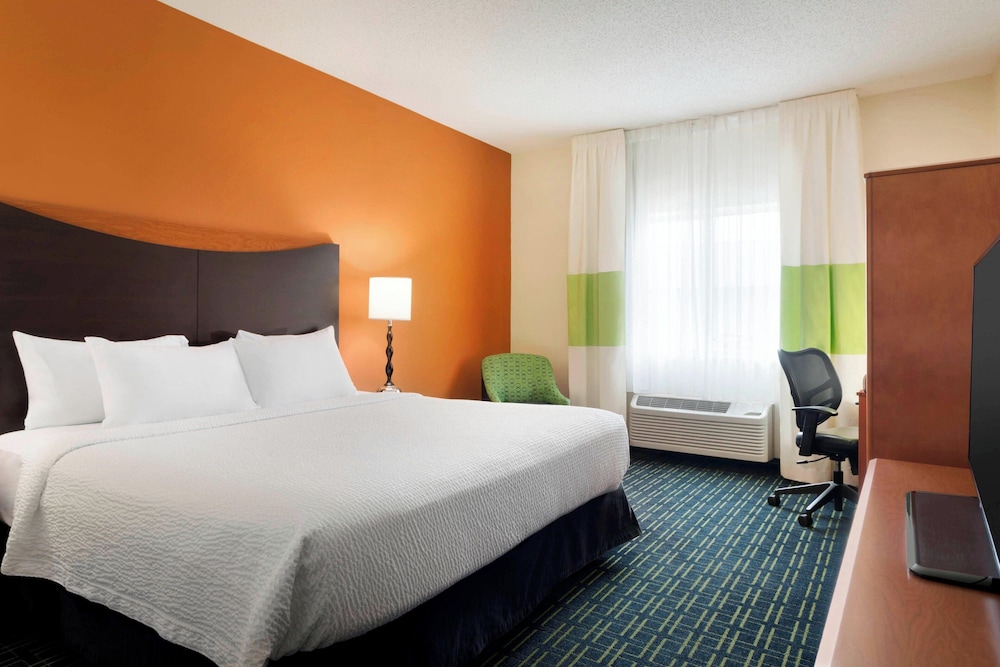 fairfield inn and suites by marriott champaign