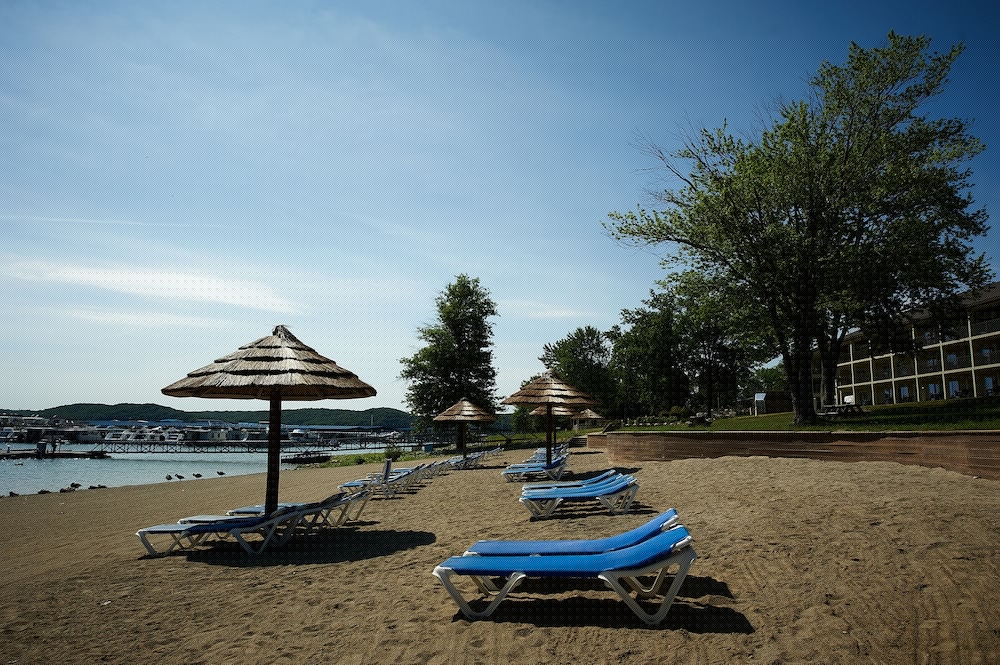 Fourwinds Lakeside Inn & Marina,Bloomington>>Bedford,3 star