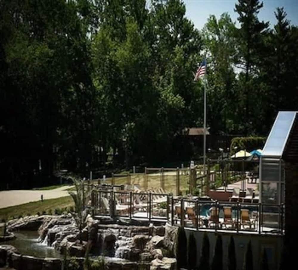 Fourwinds Lakeside Inn & Marina,Bloomington>>Bedford,3 star