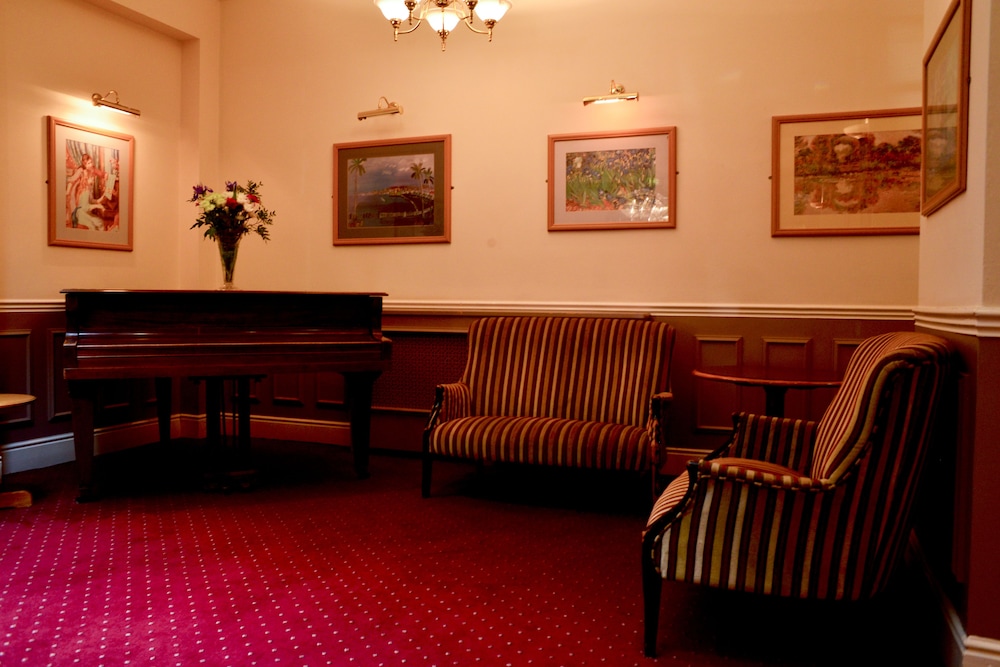 county hotel