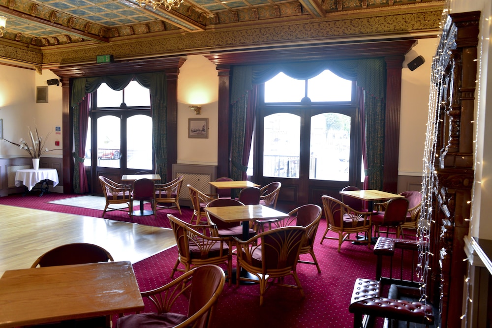 county hotel