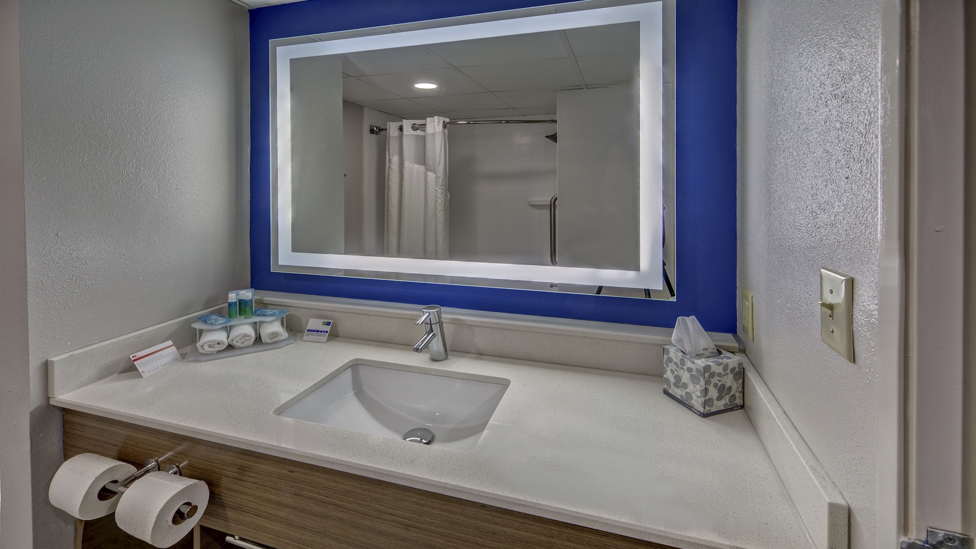 holiday inn express and suites crossville by ihg