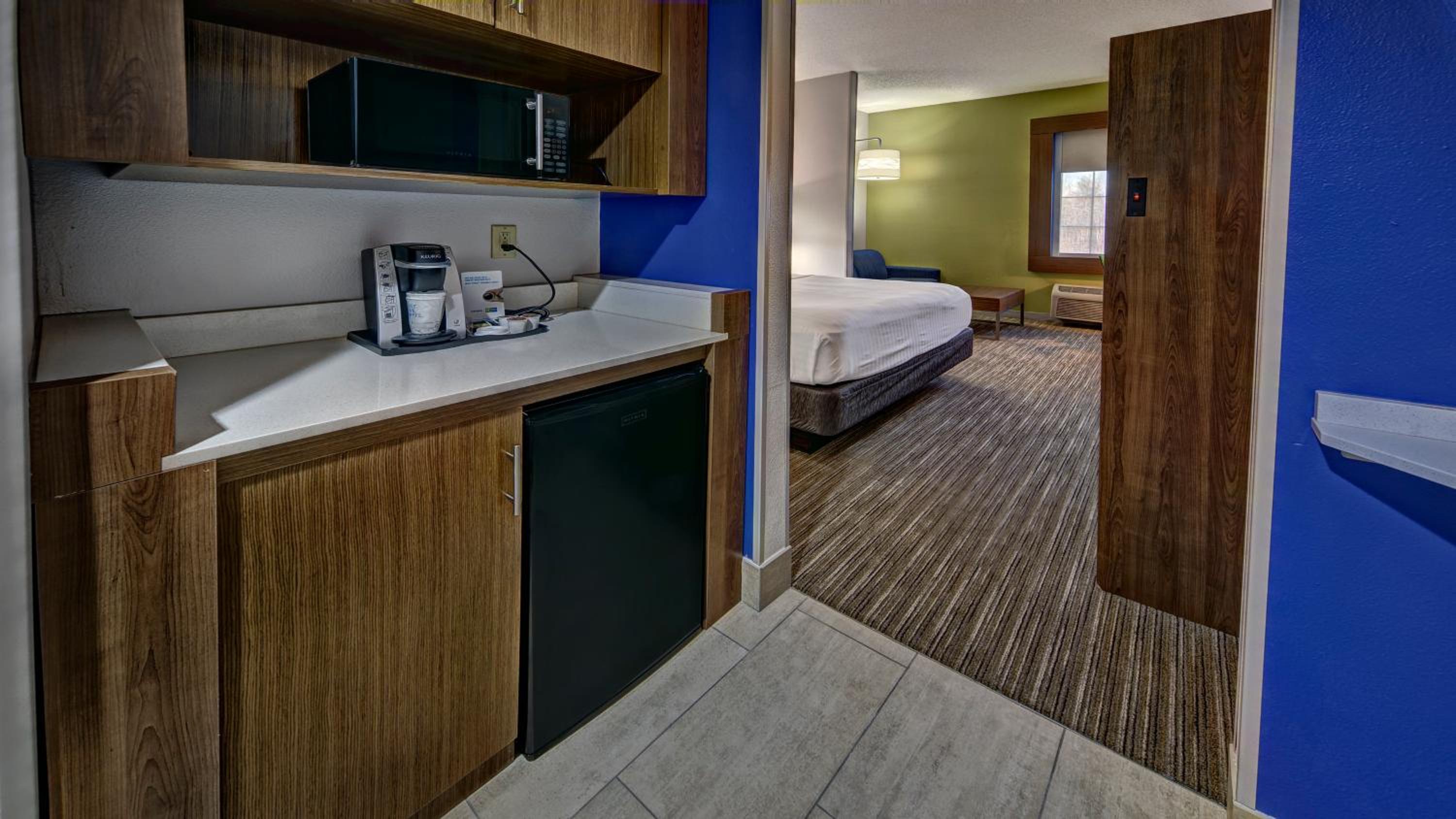 holiday inn express and suites crossville by ihg