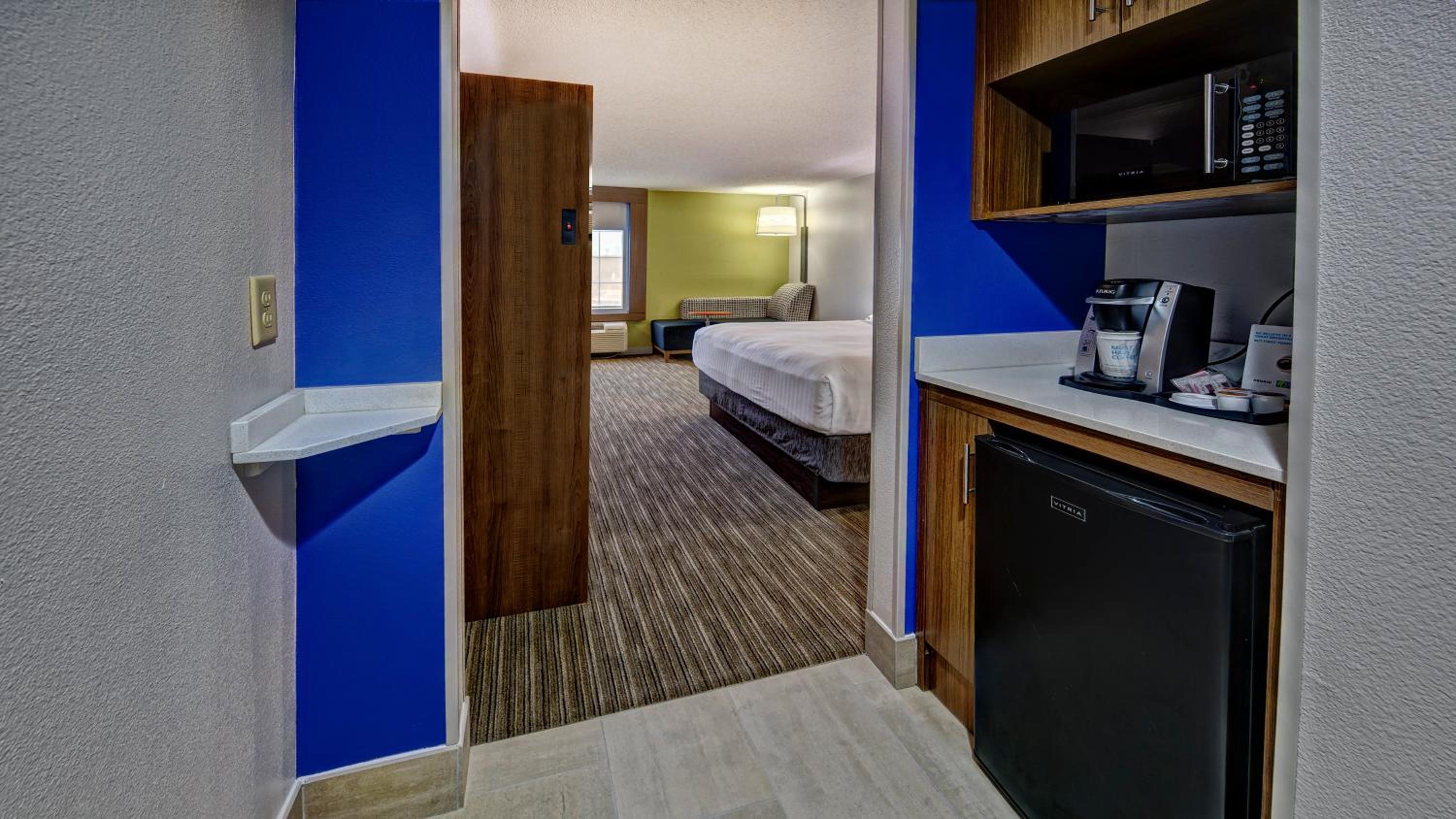 holiday inn express and suites crossville by ihg