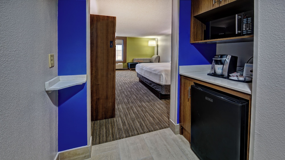 holiday inn express and suites crossville by ihg