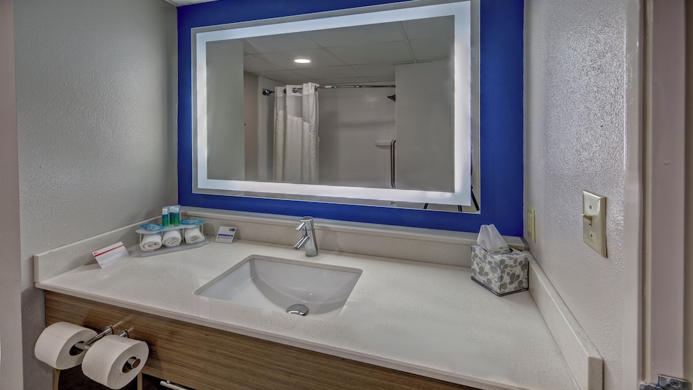 holiday inn express and suites crossville by ihg