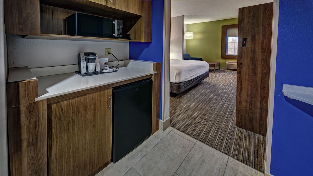 holiday inn express and suites crossville by ihg