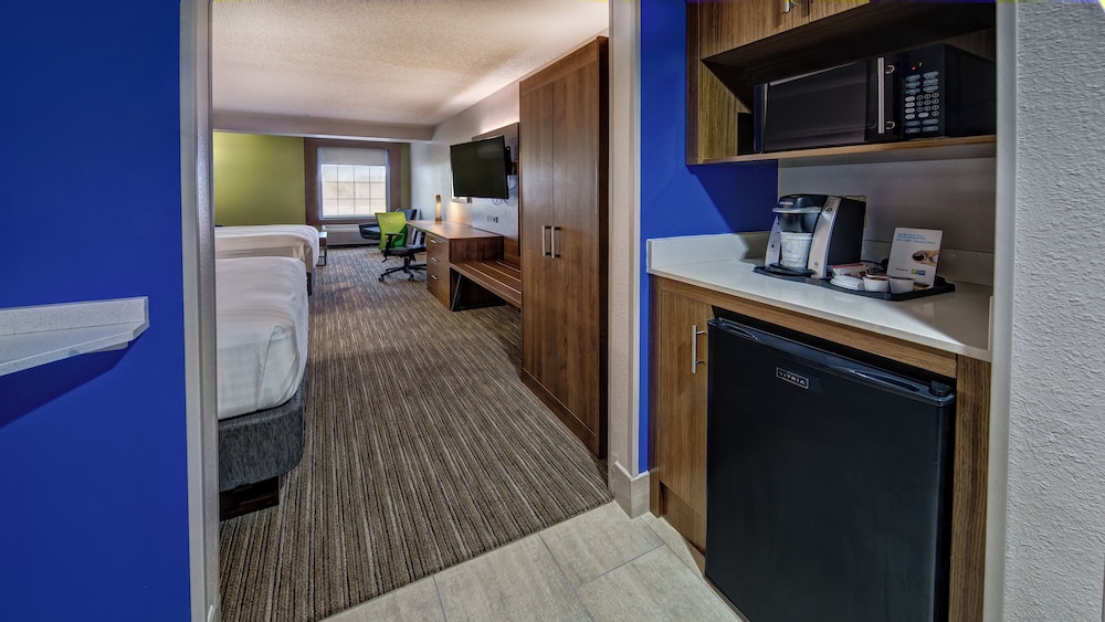 holiday inn express and suites crossville by ihg