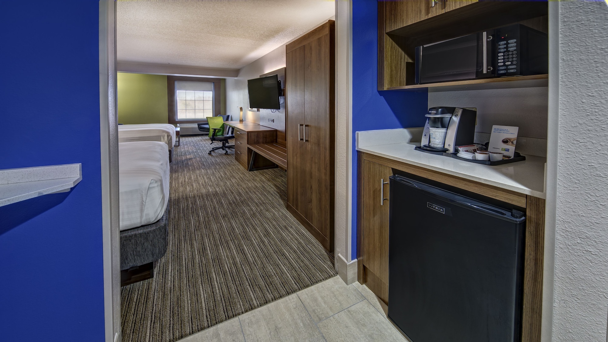 holiday inn express and suites crossville by ihg