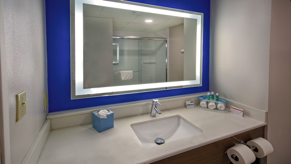 holiday inn express and suites crossville by ihg