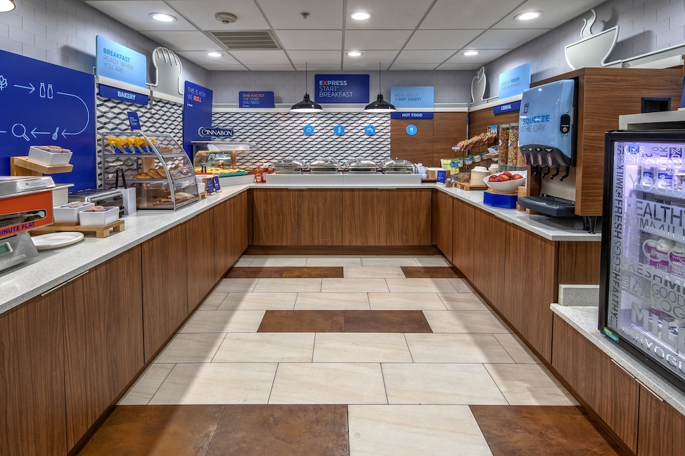 holiday inn express and suites crossville by ihg