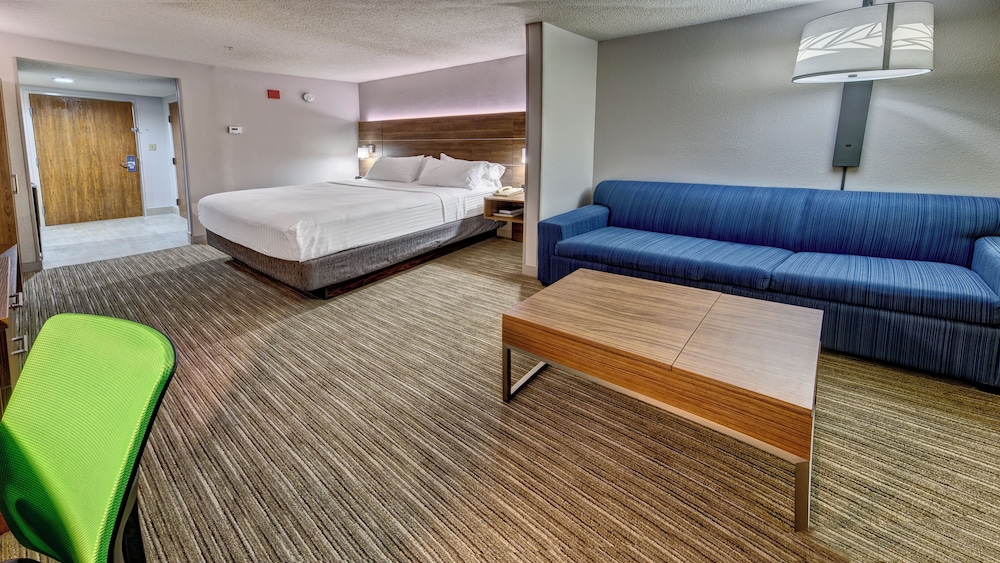 holiday inn express and suites crossville by ihg