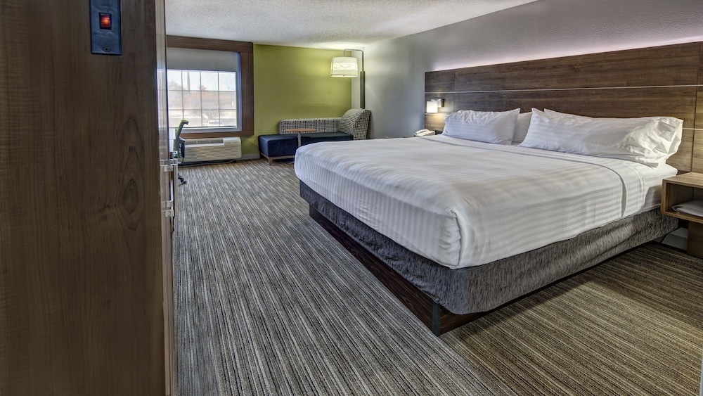 holiday inn express and suites crossville by ihg