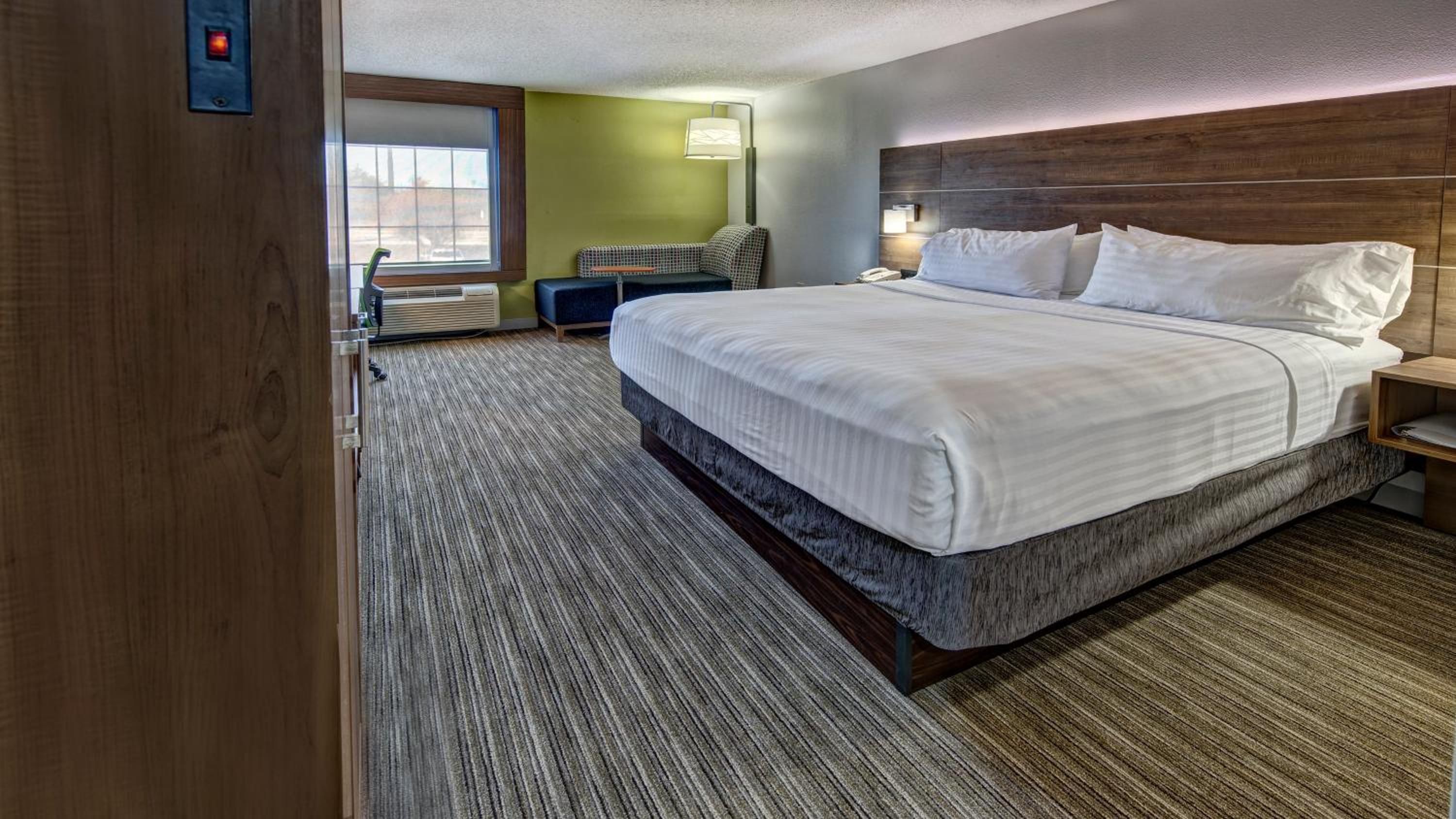 holiday inn express and suites crossville by ihg